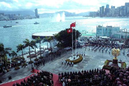 今年7月1日香港將迎來(lái)回歸祖國(guó)20周年，這是一件大事、盛事
