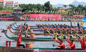2018海峽兩岸龍舟賽開幕，53支隊(duì)伍競渡   組圖