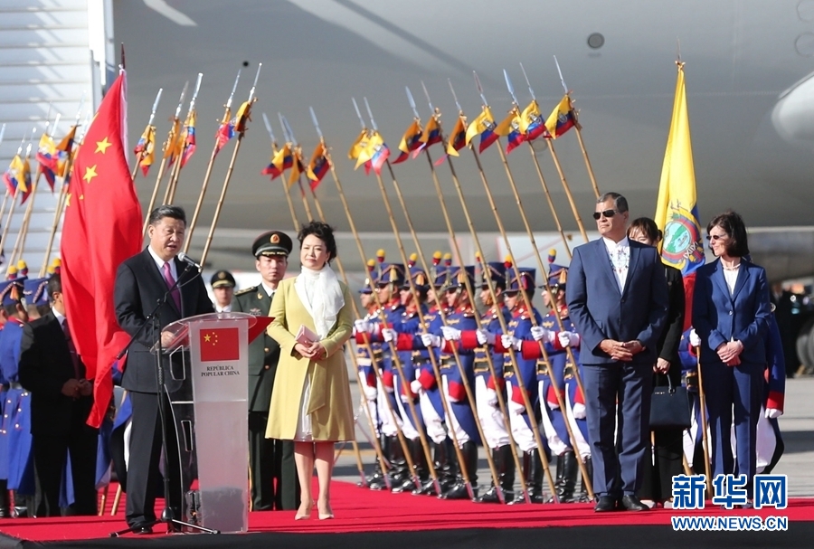 當(dāng)?shù)貢r(shí)間11月17日，國(guó)家主席習(xí)近平乘專機(jī)抵達(dá)基多，開(kāi)始對(duì)厄瓜多爾共和國(guó)進(jìn)行國(guó)事訪問(wèn)。厄瓜多爾總統(tǒng)科雷亞在機(jī)場(chǎng)為習(xí)近平舉行隆重歡迎儀式。這是習(xí)近平在歡迎儀式上致辭。新華社記者 馬占成 攝 