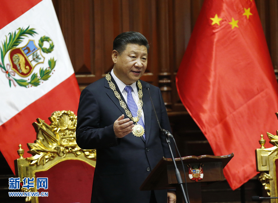 11月21日，國家主席習近平在秘魯國會發(fā)表題為《同舟共濟、揚帆遠航，共創(chuàng)中拉關系美好未來》的重要演講。 新華社記者 鞠鵬 攝