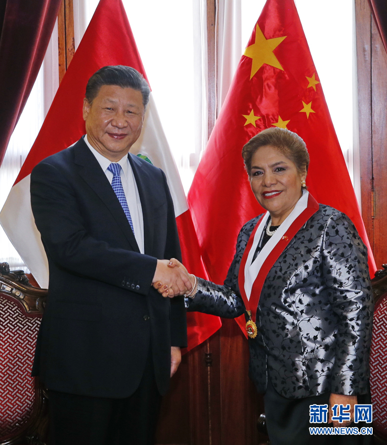 11月21日，國家主席習(xí)近平在利馬會(huì)見秘魯國會(huì)主席薩爾加多。新華社記者 鞠鵬 攝