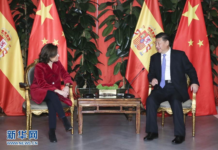11月24日，國家主席習近平在西班牙大加那利島會見西班牙副首相薩恩斯。 新華社記者 蘭紅光 攝