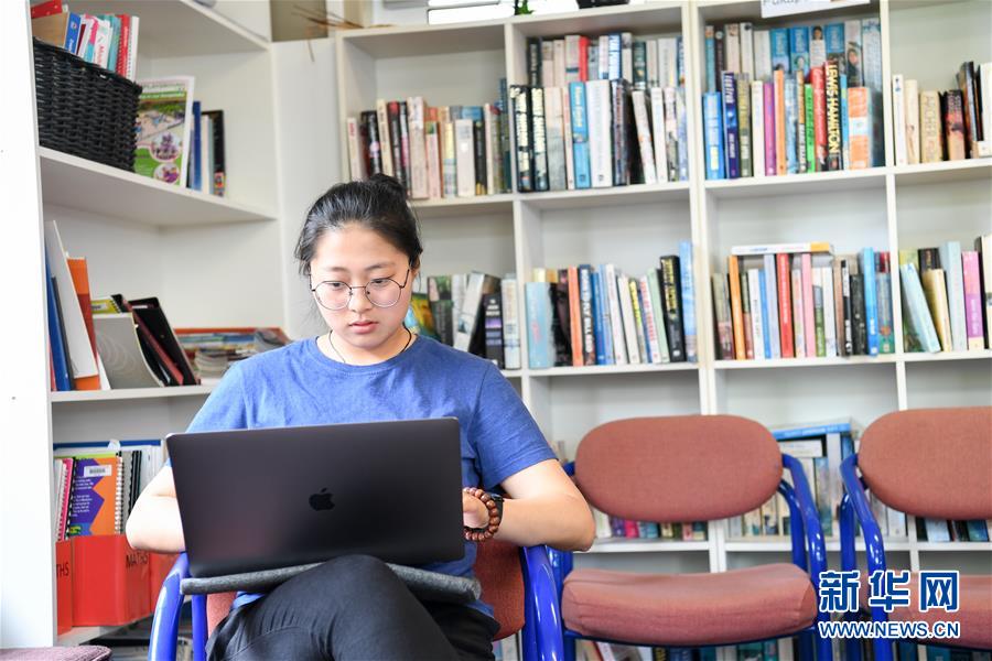 （國際·圖文互動）（3）通訊：“Kia Ora，都來吧，漢語學習發(fā)了芽”——新西蘭羅托魯阿初級中學中文助教的夢想