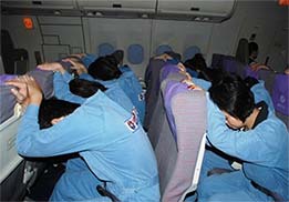 系好安全帶，記住安全門
