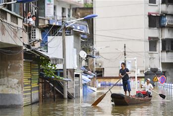 洪水來時(shí)，那暖心的民間救援
